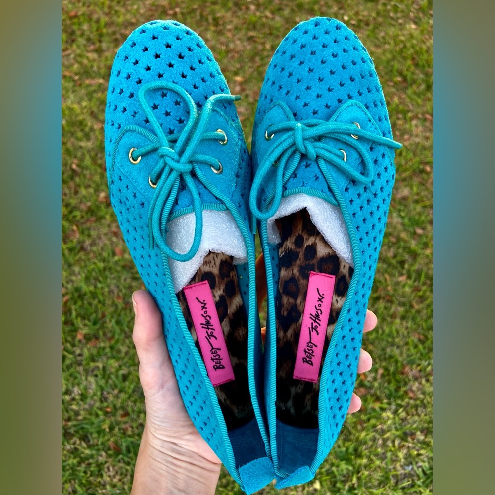 BETSEY JOHNSON  TURQUOISE SUEDE FLATS — LEOPARD SOLES — NEW — Size 5.5